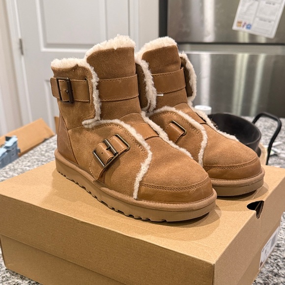 UGG Dune mini buckle boots - Picture 1 of 6